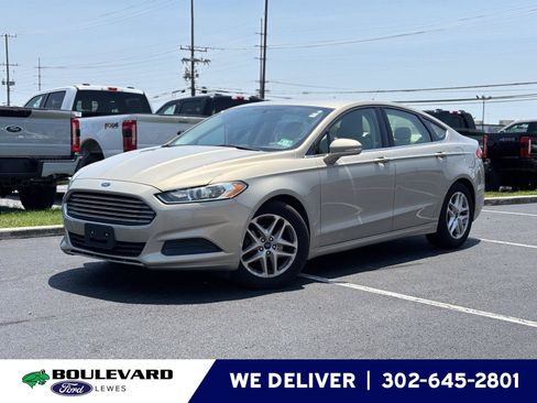 Used 2015 Ford Fusion SE FWD image 1