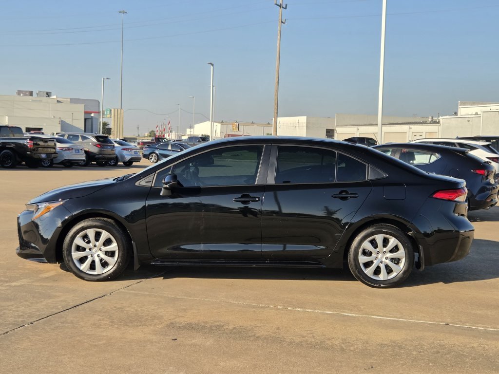 Used 2026 Toyota Corolla LE FWD image 6