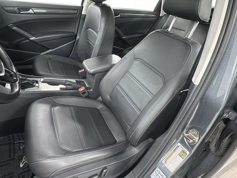 Used 2020 Volkswagen Passat 2.0T R-Line image 10