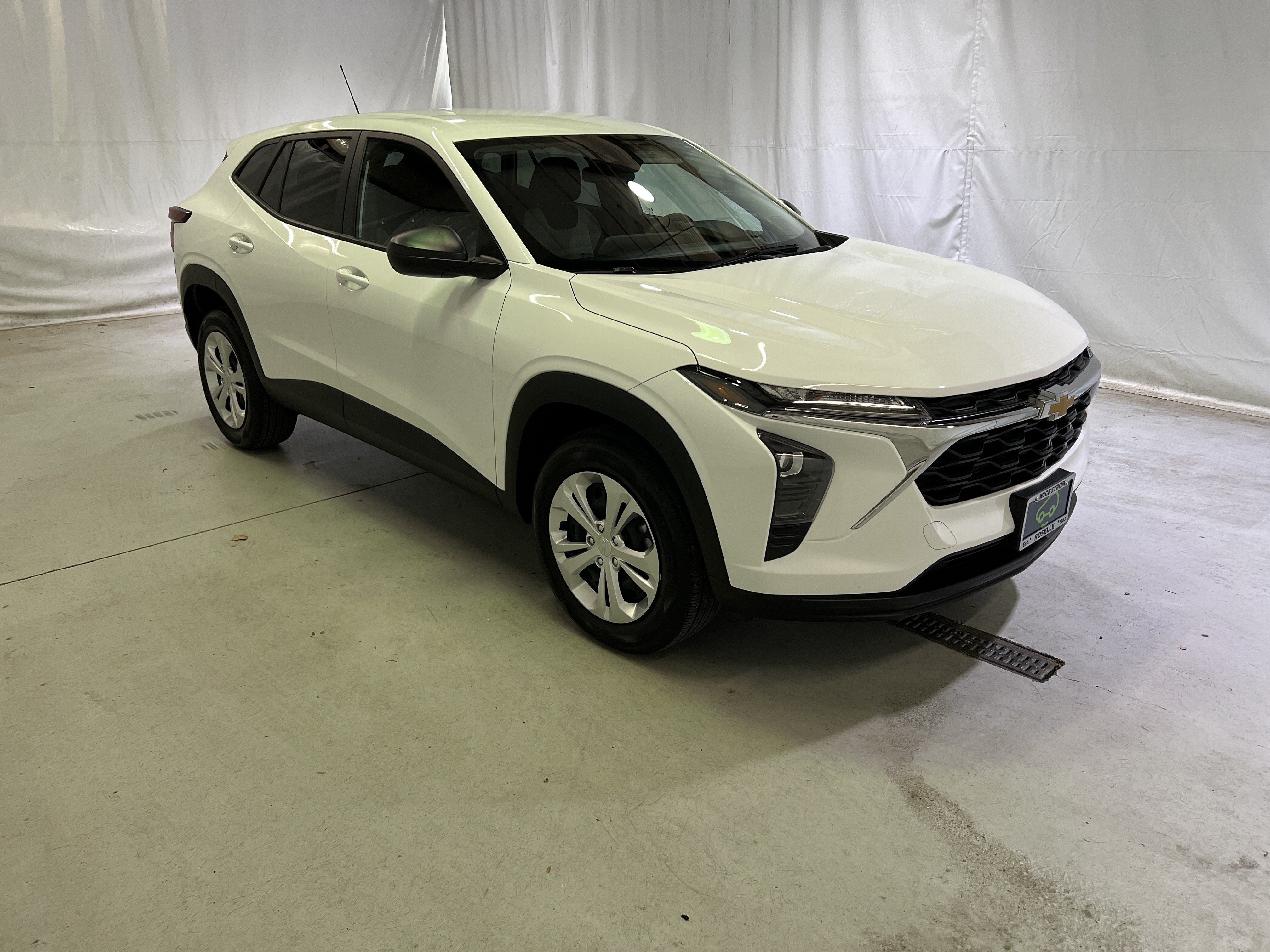 Certified 2024 Chevrolet Trax LS FWD image 2