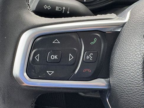 Used 2025 Jeep Wrangler Sahara image 23