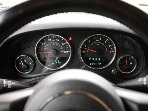 Used 2015 Jeep Wrangler Sahara AWD/4WD image 27