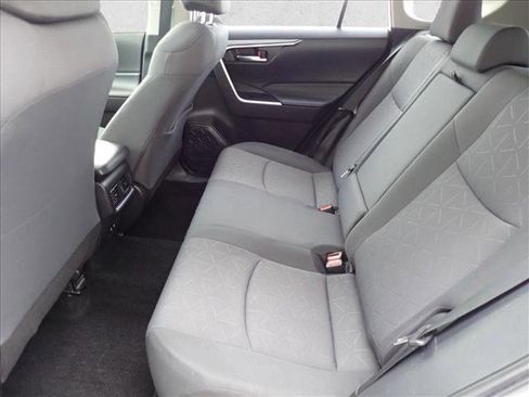 Used 2021 Toyota RAV4 XLE w/ Convenience Package FWD image 9