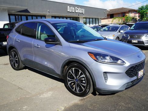 Used 2022 Ford Escape SE w/ SE Sport Appearance Package FWD image 3