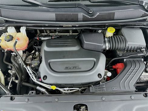 Used 2022 Chrysler Pacifica Touring-L image 31