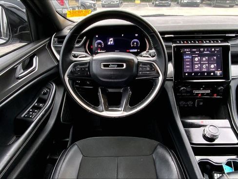Used 2022 Jeep Grand Cherokee Altitude AWD/4WD image 8