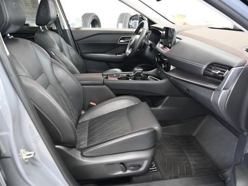 Used 2021 Nissan Rogue Platinum FWD image 11