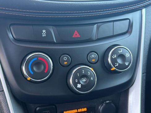 Used 2020 Chevrolet Trax LS FWD image 21