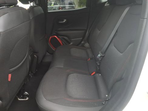 Used 2016 Jeep Renegade Trailhawk AWD/4WD image 9