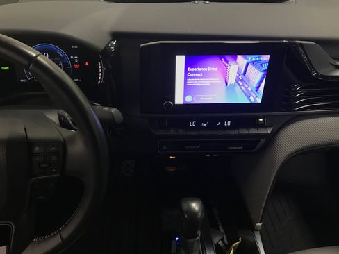 Used 2025 Toyota Camry SE FWD image 7