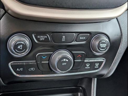 Used 2017 Jeep Cherokee Sport w/ Cold Weather Group image 16