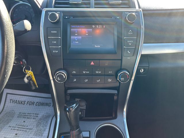 Used 2017 Toyota Camry SE w/ Moonroof Package FWD image 18