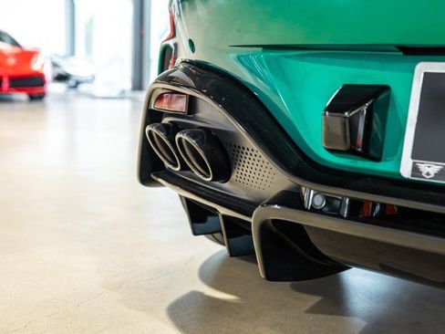 Used 2025 Aston Martin V8 Vantage Coupe RWD image 18