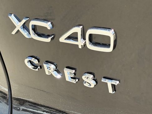 New 2025 Volvo XC40 B5 Plus w/ Protection Package Premier image 9