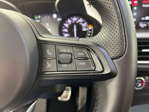 Used 2023 Alfa Romeo Stelvio Veloce image 19