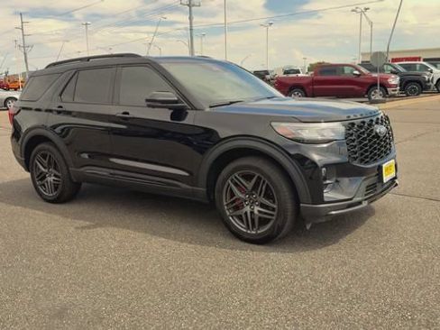 Used 2025 Ford Explorer ST-Line w/ ST-Line Street Pack AWD/4WD image 2