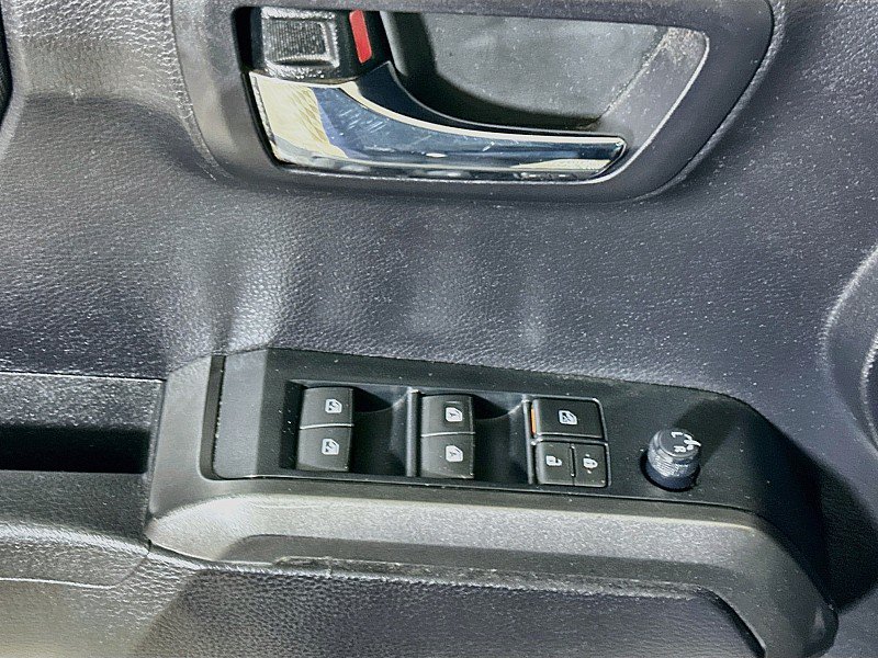 Used 2020 Toyota Tacoma TRD Off-Road AWD/4WD image 17