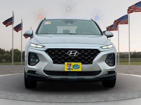 Used 2019 Hyundai Santa Fe SE image 2
