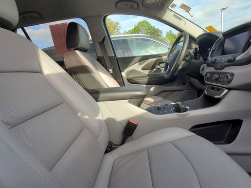Used 2024 GMC Terrain SLT image 4