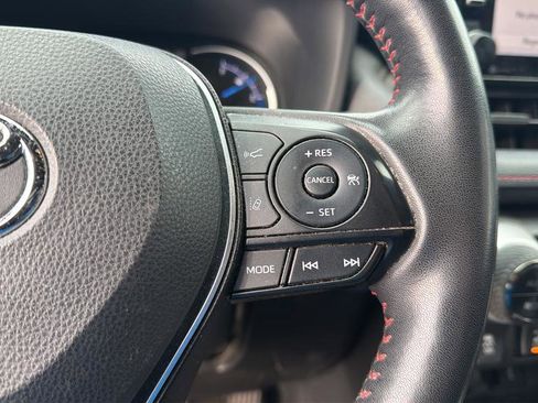 Used 2021 Toyota RAV4 SE w/ Weather & Moonroof Package image 18