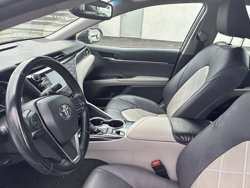 Used 2018 Toyota Camry XLE FWD image 21