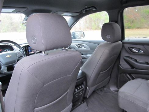 Used 2023 Chevrolet Traverse LT image 27