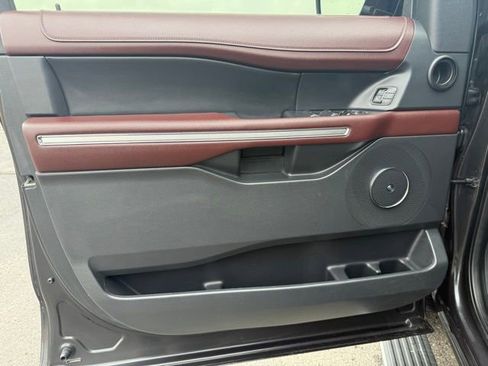 Used 2023 Ford Expedition Max Limited image 12
