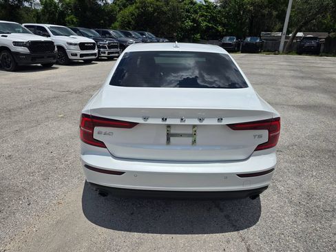 Used 2020 Volvo S60 T5 Momentum FWD image 5