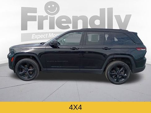 Used 2023 Jeep Grand Cherokee Altitude AWD/4WD image 10