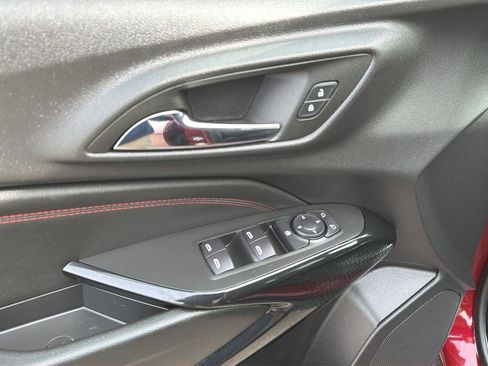 Used 2025 Chevrolet Trax RS w/ Driver Confidence Package image 23