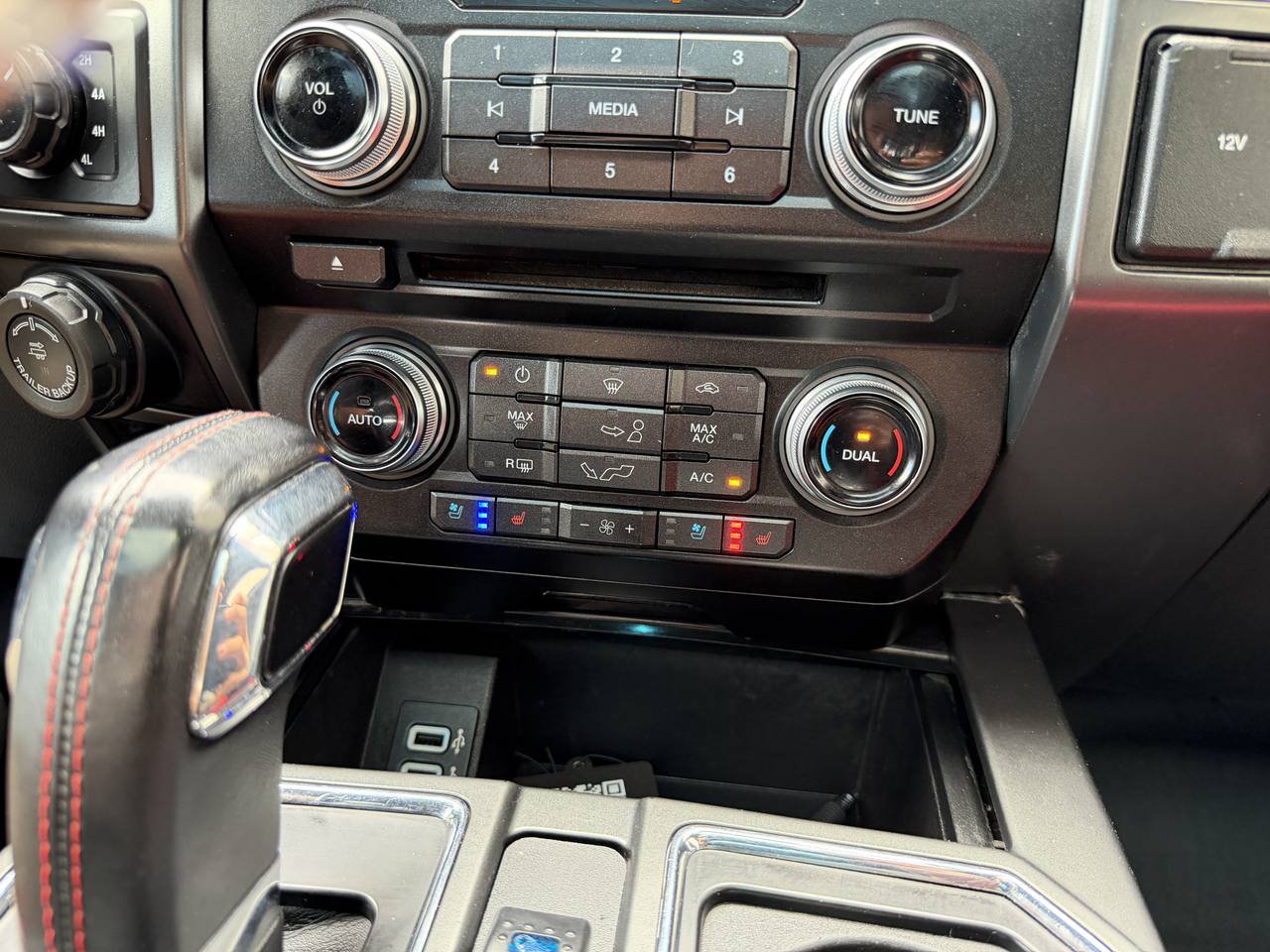 Used 2018 Ford F150 Lariat w/ Equipment Group 502A Luxury AWD/4WD image 26