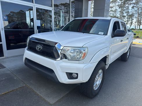 Used 2014 Toyota Tacoma 4x4 Double Cab w/ SR5 Package image 2