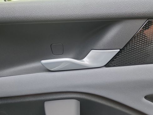 New 2025 Volkswagen Tiguan SE R-Line image 30