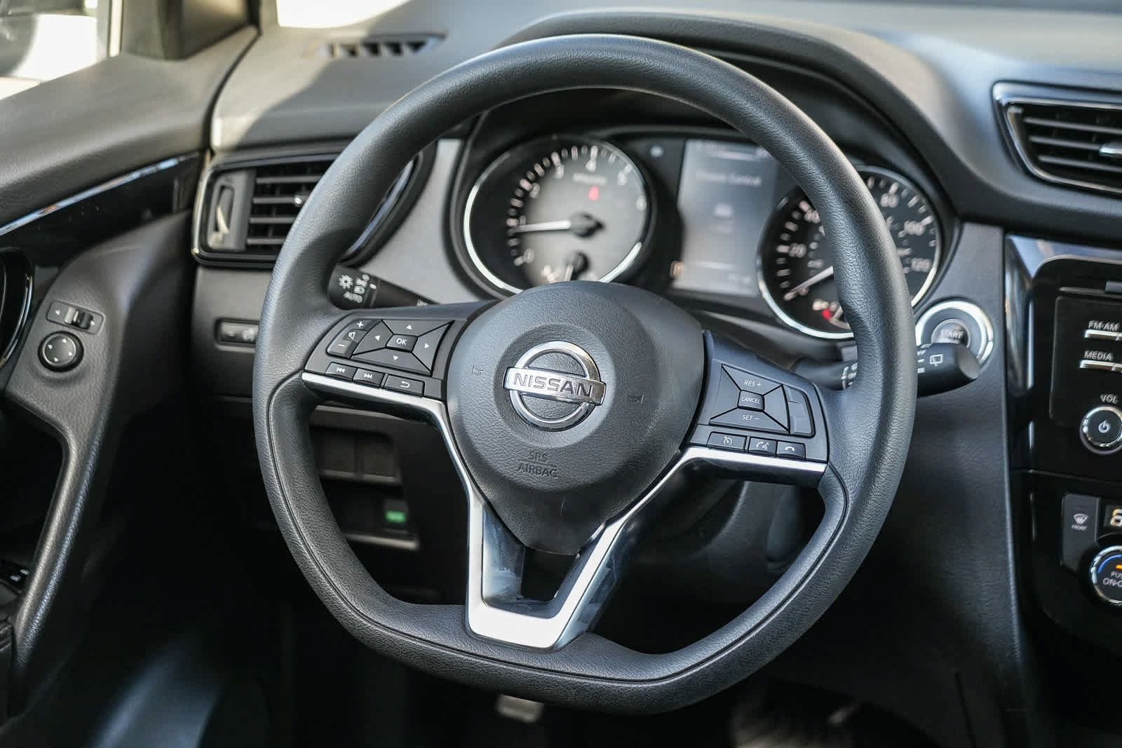 Used 2018 Nissan Rogue Sport SV FWD image 15