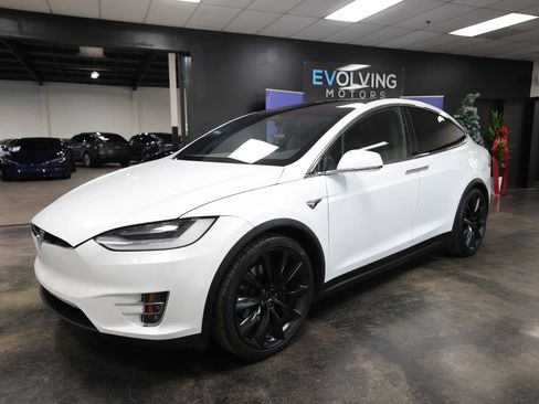 Used 2020 Tesla Model X Long Range image 4