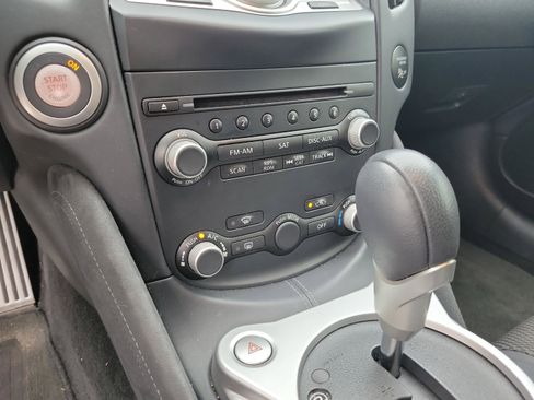Used 2016 Nissan 370Z Touring RWD image 17
