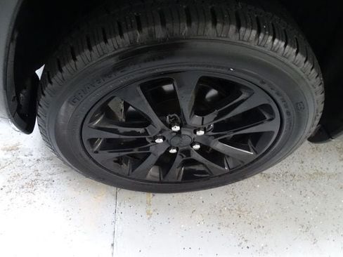 Used 2019 Jeep Grand Cherokee Altitude AWD/4WD image 28