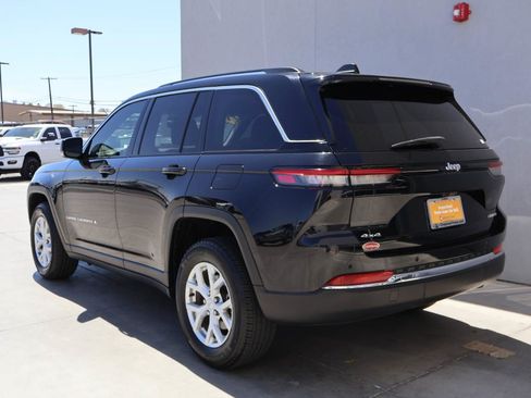 Used 2023 Jeep Grand Cherokee Limited AWD/4WD image 3