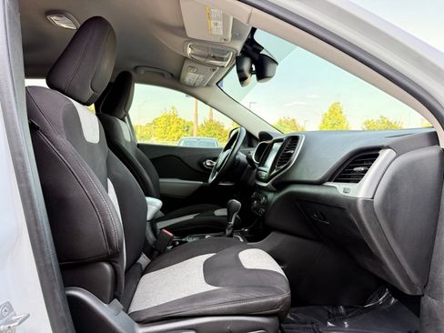 Used 2014 Jeep Cherokee Latitude w/ Comfort/Convenience Group AWD/4WD image 21
