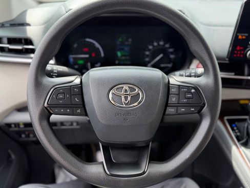Certified 2024 Toyota Sienna LE w/ LE Plus Package AWD/4WD image 13