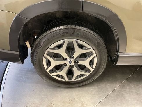 Used 2023 Subaru Forester Premium AWD/4WD image 9