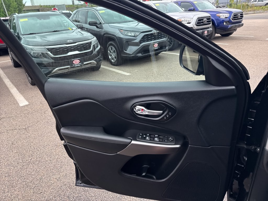 Used 2022 Jeep Cherokee Limited AWD/4WD image 31