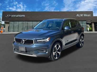 Used 2021 Volvo XC40 T5 Momentum w/ Premium Package