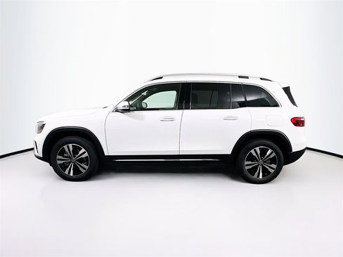 New 2025 Mercedes-Benz GLB 250 4MATIC image 4