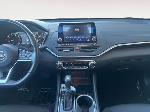 Used 2022 Nissan Altima 2.5 SV w/ SV Premium Package image 11
