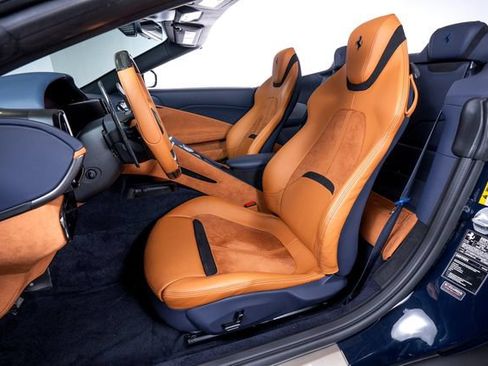 Certified 2026 Ferrari Roma Spider RWD image 4