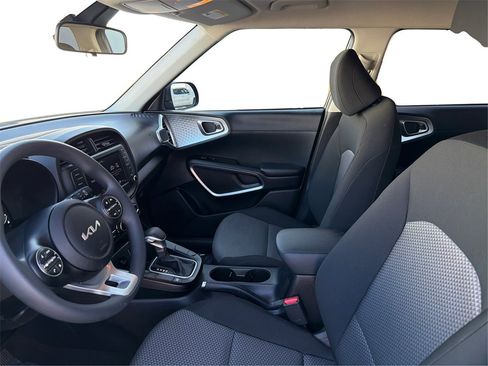 Used 2025 Kia Soul LX w/ LX Technology Package image 10