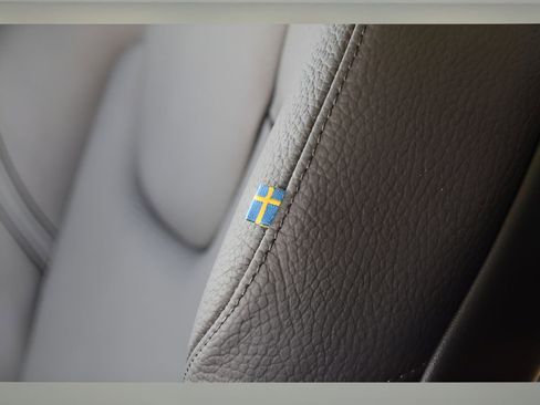 Certified 2024 Volvo XC60 T8 Plus w/ Protection Package Premier image 40