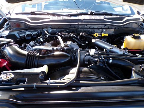 Used 2019 Ford F250 Lariat w/ Lariat Value Package image 3