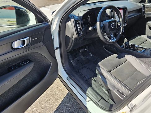 Used 2023 Volvo C40 P8 Recharge Ultimate image 15